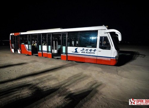 機(jī)場(chǎng)的擺渡車。