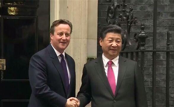 習(xí)近平抵達(dá)唐寧街10號會晤英國首相卡梅倫