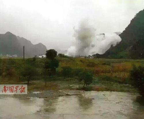 高清：村民炒制土炸藥引發(fā)巨大爆炸 造成5人死亡