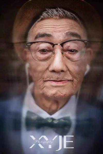 酷斃了！孫子給85歲爺爺拍了一組街拍照