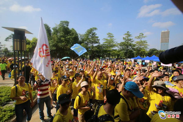 黃埔區(qū)徒步登山協(xié)會主辦的千人徒步活動在廣州國際生物島舉行