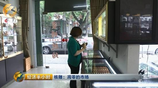 一個上午，阿杜的店里都沒有幾個人上門，阿杜告訴我們，從去年開始，這種情形就已經(jīng)是家常便飯了。