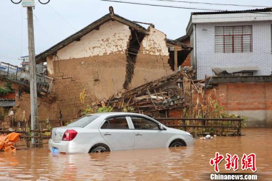 圖為牟定發(fā)生強降雨洪澇災害 鐘欣 攝