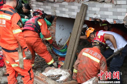 浙江遂昌山體滑坡遇難人數(shù)上升至15人 仍有12人失聯(lián) 何蔣勇 攝