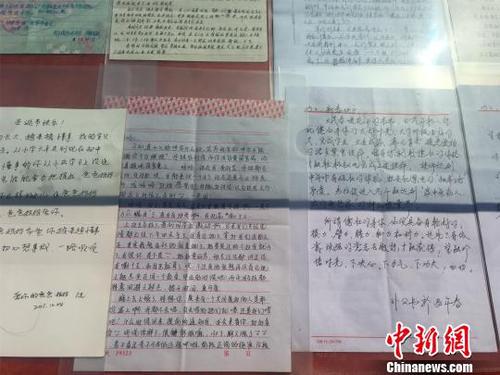 展出的部分家書?！±罴掩S 攝