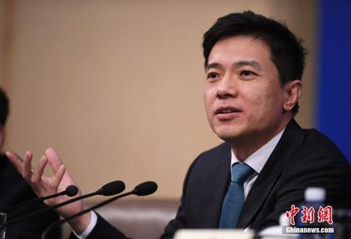 資料圖 李彥宏回答記者提問。<a target='_blank' href='http://www.chinanews.com/'>中新社</a>記者 侯宇 攝