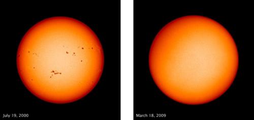 左圖為2000年的太陽黑子圖像；右圖為2009年的太陽黑子圖像。(圖片來源：NASA)