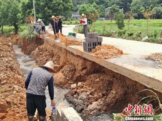 湖南寧鄉(xiāng)壩塘鎮(zhèn)災后見聞：萬眾一心共繪“家園重建圖”