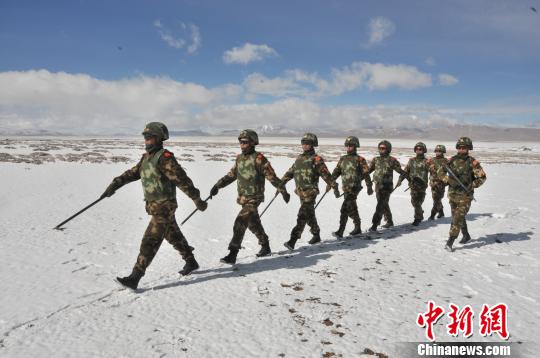 西藏退伍老兵連續(xù)五年返藏感恩警營(yíng)難忘“阿里情”