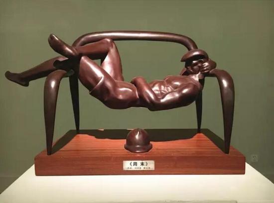 馮國豪、林文思 周末 68cm×30cm×41cm 銅 2004年