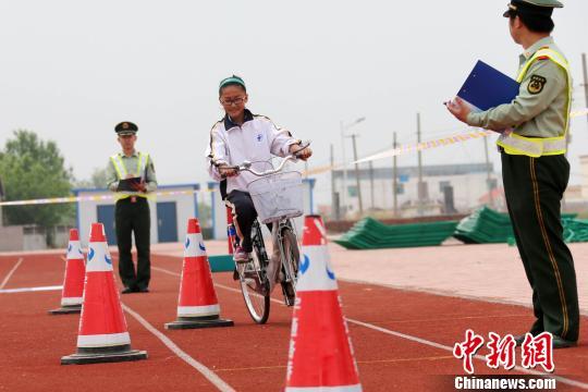 10月新規(guī)：侮辱國(guó)歌或被追究刑責(zé) 駕考有9大變化