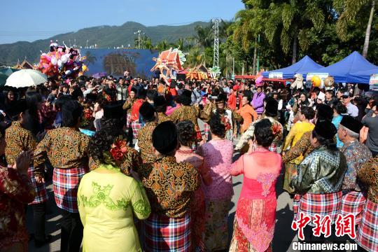 中國僑網(wǎng)12月30日，第五屆東南亞風味美食展銷活動在常山東南亞風情美食一條街舉辦?！埥鸫āz