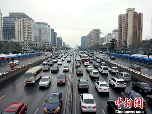 圖為北京街頭的車輛。<a target='_blank' href='http://www.chinanews.com/' >中新網(wǎng)</a>記者 李金磊 攝