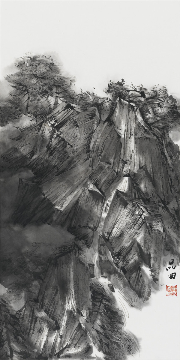 1·亂山蔥蘢 紙本水墨 68×34厘米 2014