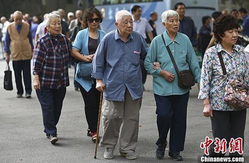 資料圖：退休教師們參加活動。 <a target='_blank' href='http://www.chinanews.com/'>中新社</a>記者 泱波 攝