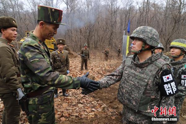 韓國國防部11月22日稱，為支持韓朝陣亡軍人遺骸共同挖掘工作等，雙方在非軍事區(qū)內(nèi)鐵原郡地區(qū)實現(xiàn)道路連通。 韓國國防部供圖2