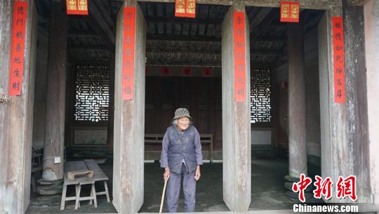 侯家大院90歲的吳桂蘭奶奶。　符宇群 攝