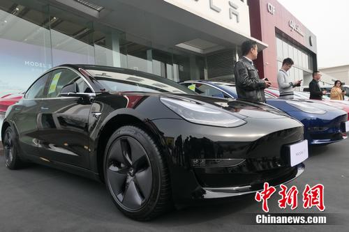 首批特斯拉Model 3中國市場交付現(xiàn)場。 張旭 攝