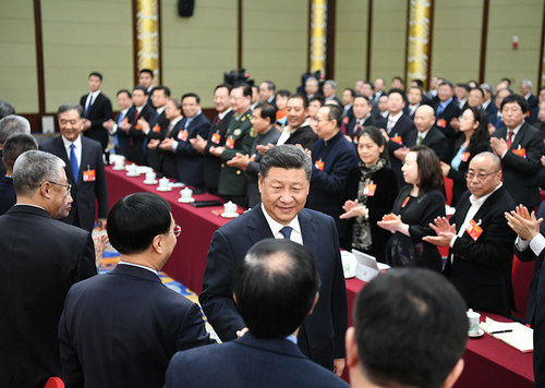 3月4日下午，中共中央總書記、國家主席、中央軍委主席習(xí)近平看望參加全國政協(xié)十三屆二次會議的文化藝術(shù)界、社會科學(xué)界委員，并參加聯(lián)組會，聽取意見和建議。