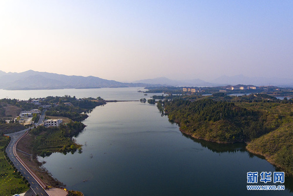 西柏坡文旅小鎮(zhèn)周邊景色怡人。新華網(wǎng) 王立鵬攝