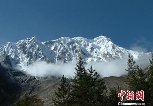 格聶雪山。(資料圖) 鐘欣 攝