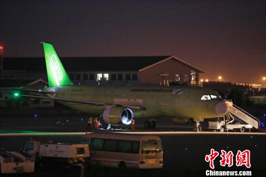 中國(guó)商飛C919大型客機(jī)104架機(jī)成功完成首次試驗(yàn)飛行