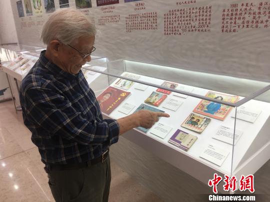 今年88歲的畫(huà)家趙隆義?！《叛?攝