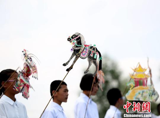 青?！胺沁z”富礦區(qū)刮校園非遺“旋風(fēng)”