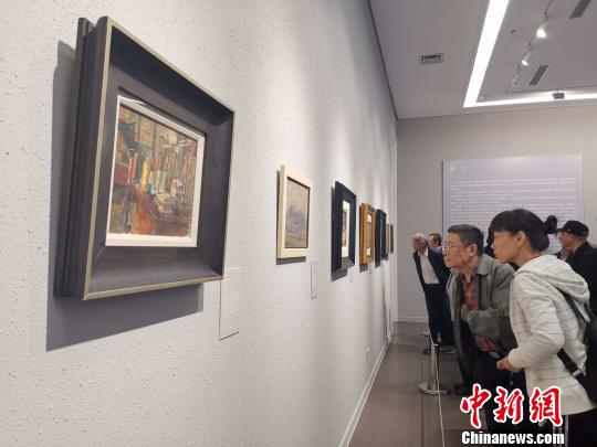 “百年油畫的軌跡——大都美術館油畫藏品展”20日在濰坊開幕?！≮w曉 攝