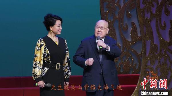 3月26日，著名京劇表演藝術(shù)家尚長榮為“一江連心藝起前行”上海京劇院線上演唱會開唱。　上海京劇院供圖 攝